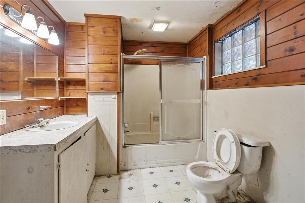 40 Maple Street Holliston, MA 01746 - Photo 12 of 22