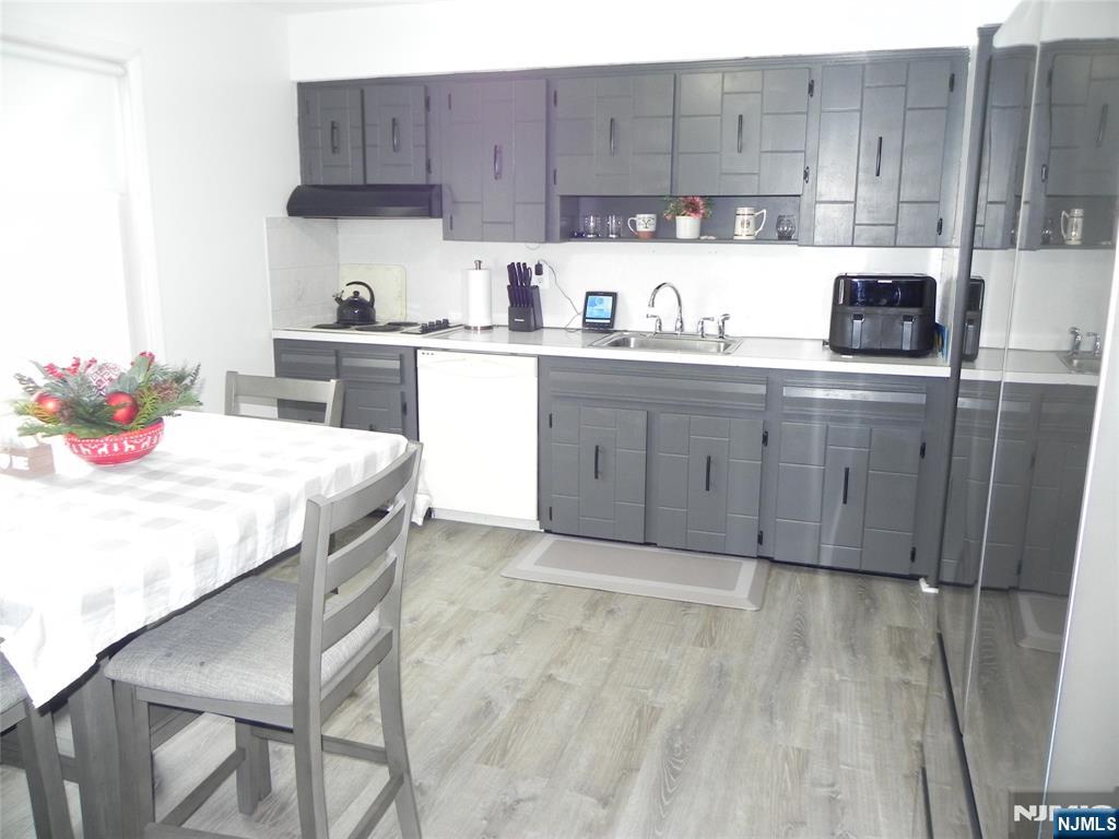 18 La Rosa Drive Little Ferry, NJ 07643 - Photo 5 of 17