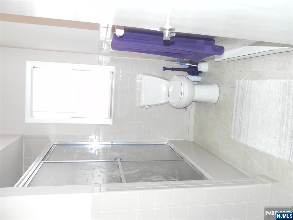 18 La Rosa Drive Little Ferry, NJ 07643 - Photo 10 of 17