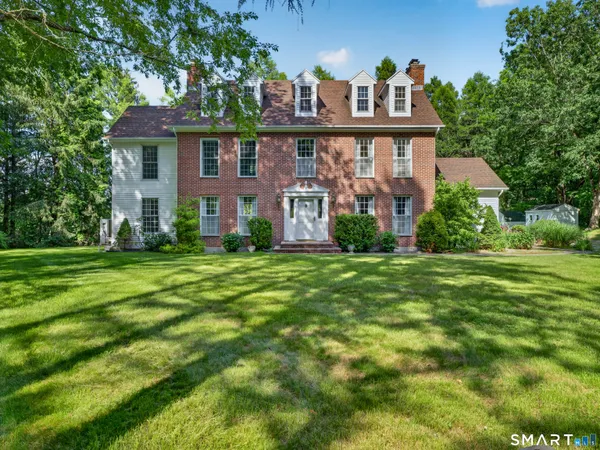 $899,900 | 2 Larchwood Lane, East Lyme, CT 06333