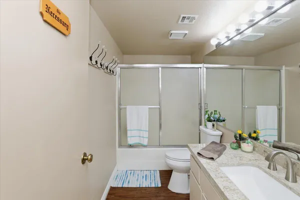 $379,000 | 2001 East Camino Parocela, Unit J71, Palm Springs, CA 92264