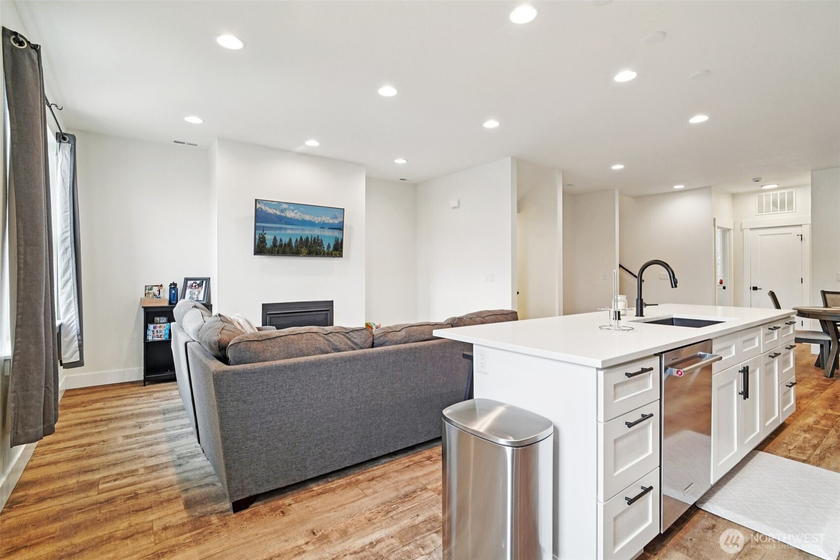 18300 121st Place Southeast Renton, WA 98058 - Photo 3 of 15