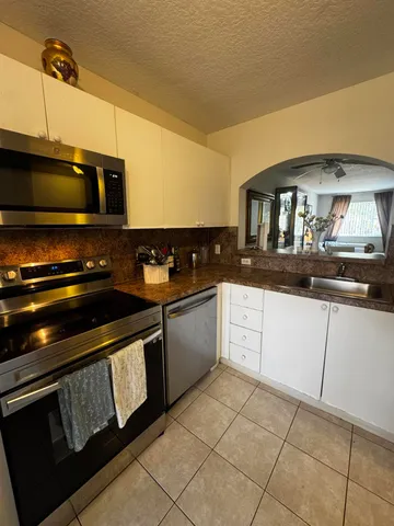 $2,100 | 3810 North Jog Road, Unit 105, Royal Palm Beach, FL 33411