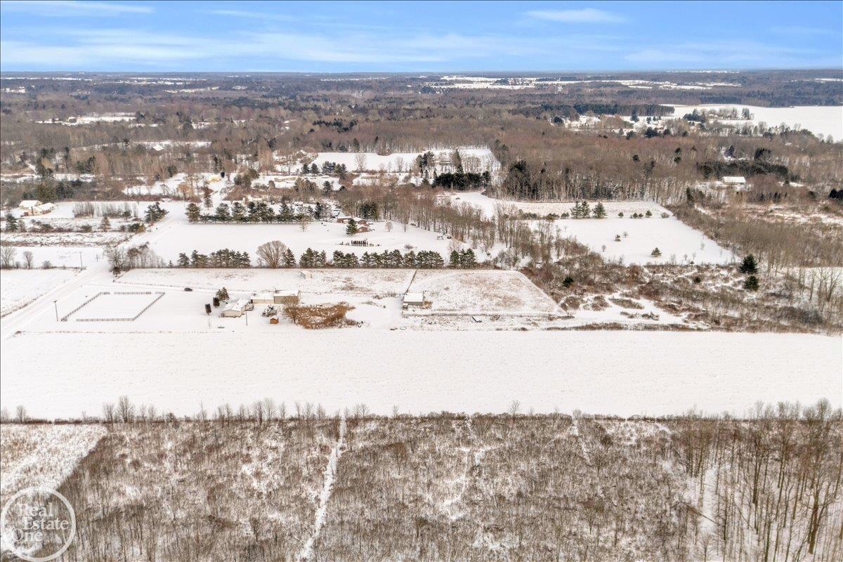 7677 Hewitt Road Avoca, MI 48006 - Photo 39 of 41 50198342-b2298d74-6b5d-429d-a7a3-a45b8392d008.JPG