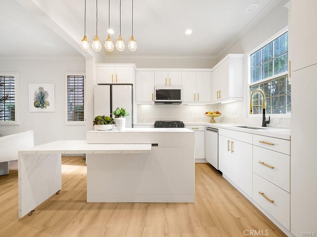 79 Modesto, Unit 96 Irvine, CA 92602 - Photo 15 of 35 Adjustable Island