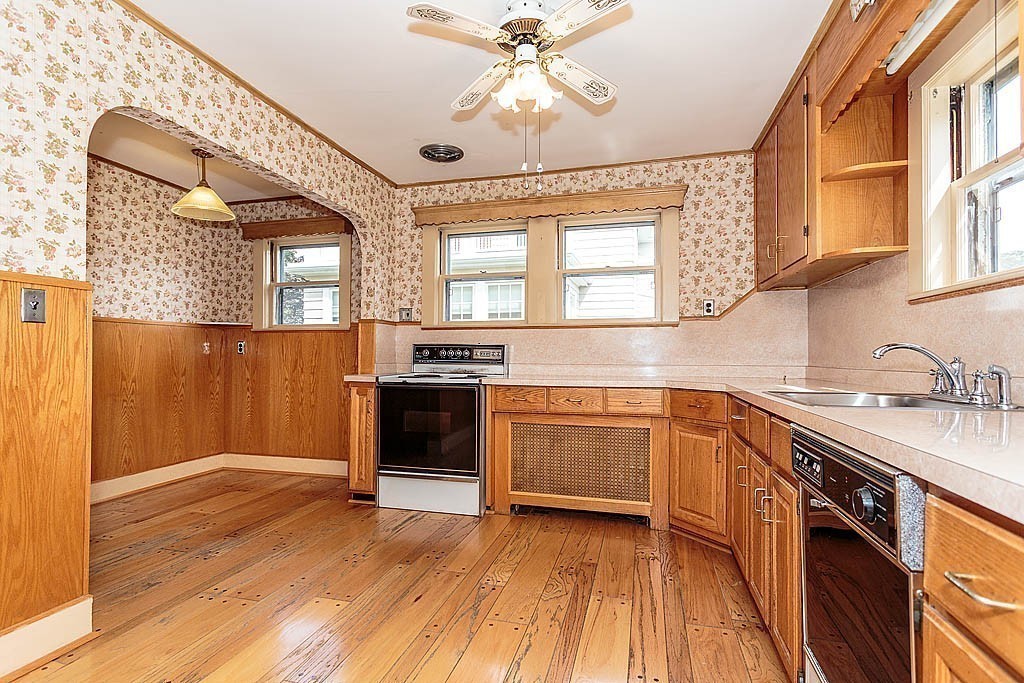92 Standish Road Watertown, MA 02472 - Photo 7 of 20