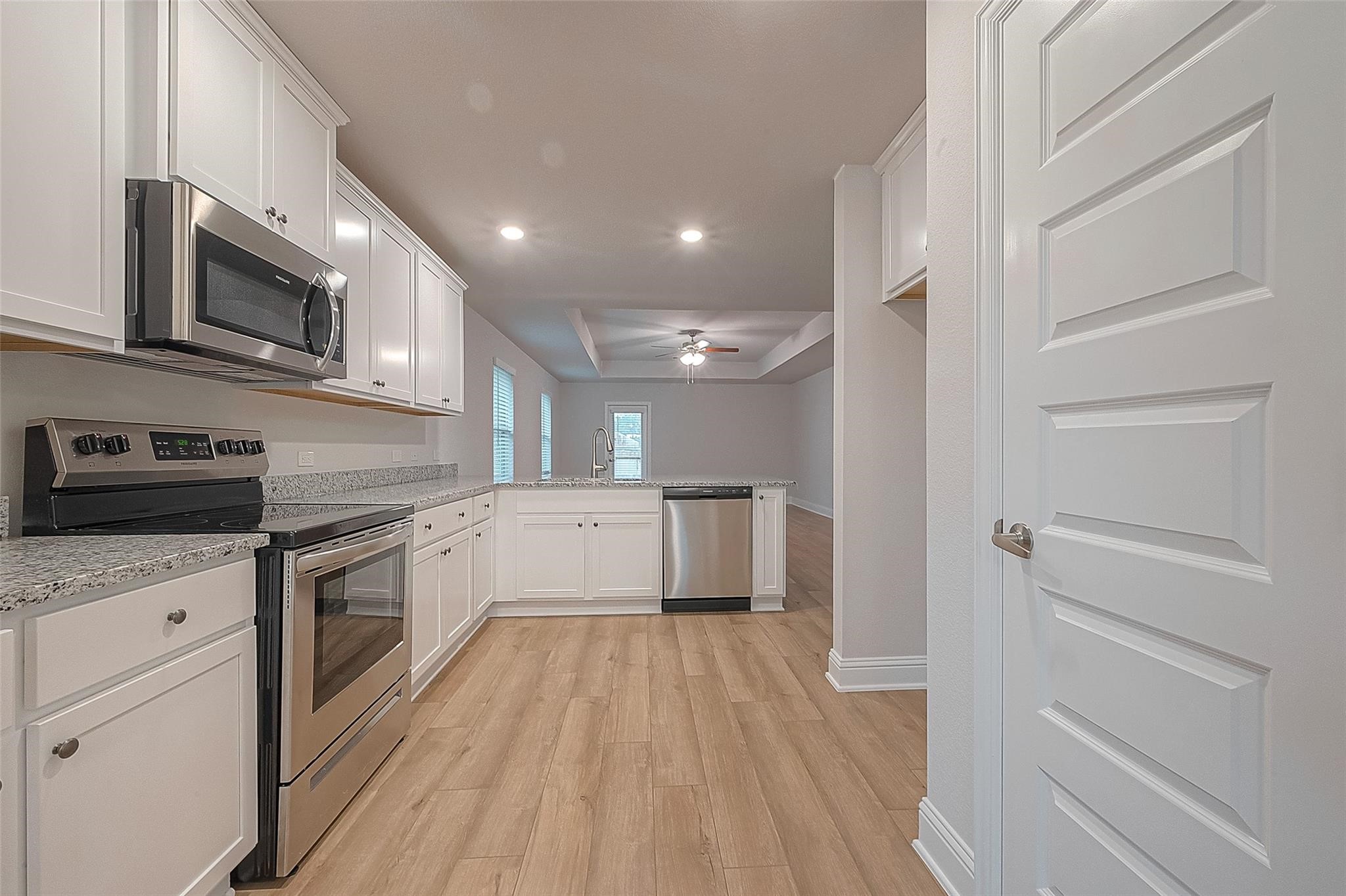 35 Greenbriar Loop Angleton, TX 77515 - Photo 2 of 9 a view of a kitchen with electric appliances