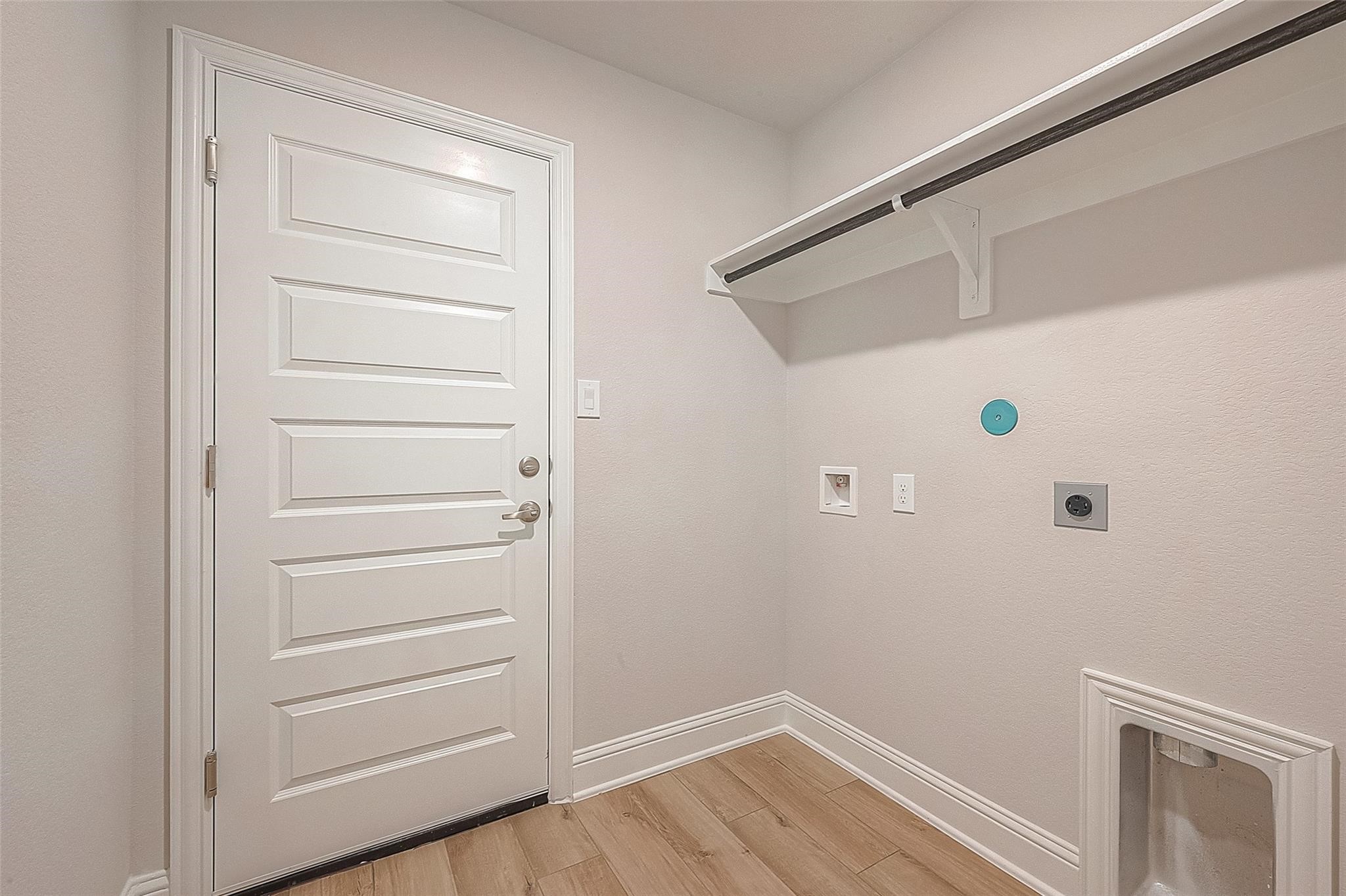 35 Greenbriar Loop Angleton, TX 77515 - Photo 5 of 9 a view of walk in closet with empty racks