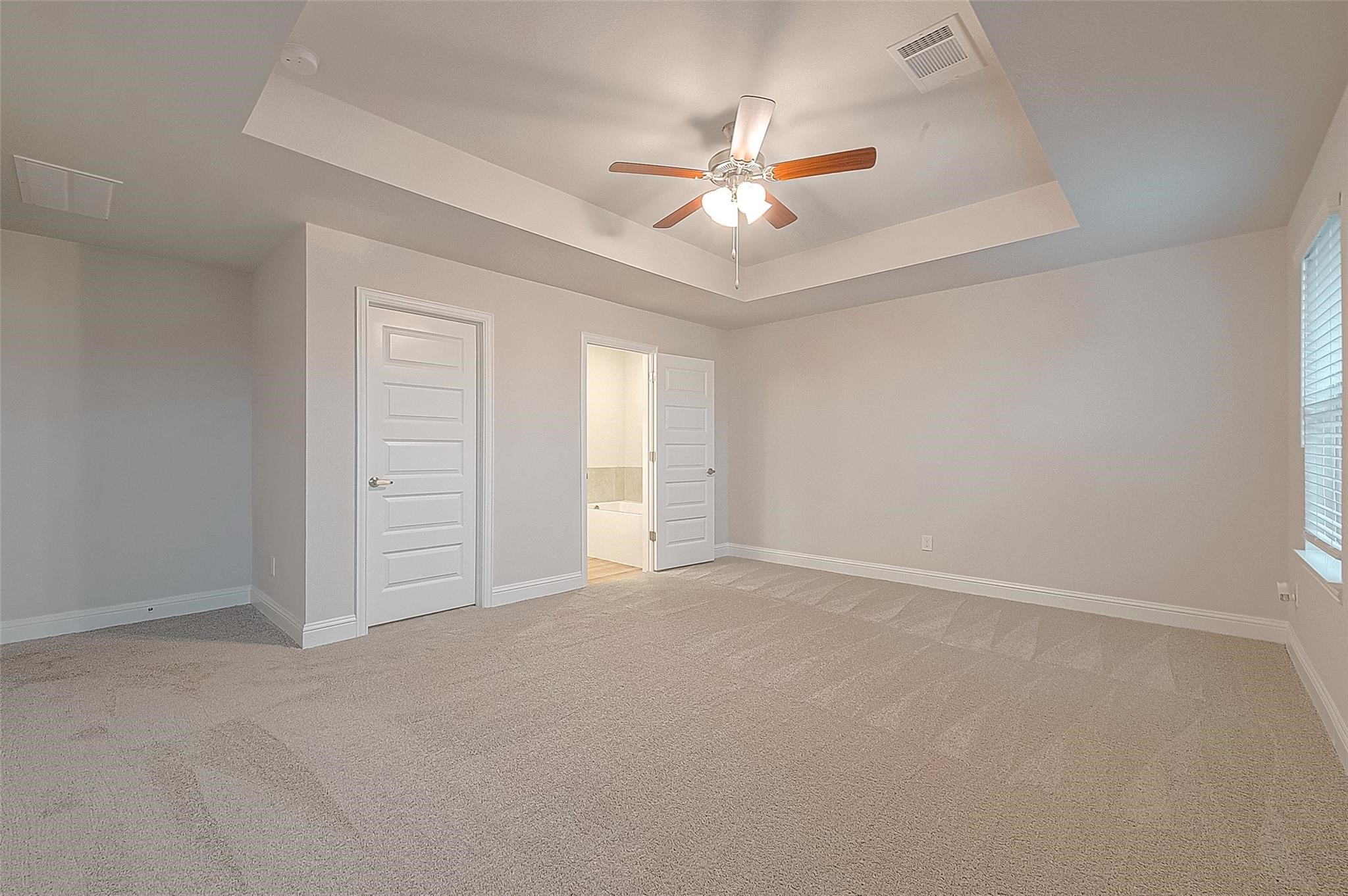 35 Greenbriar Loop Angleton, TX 77515 - Photo 7 of 9 an empty room with windows and fan