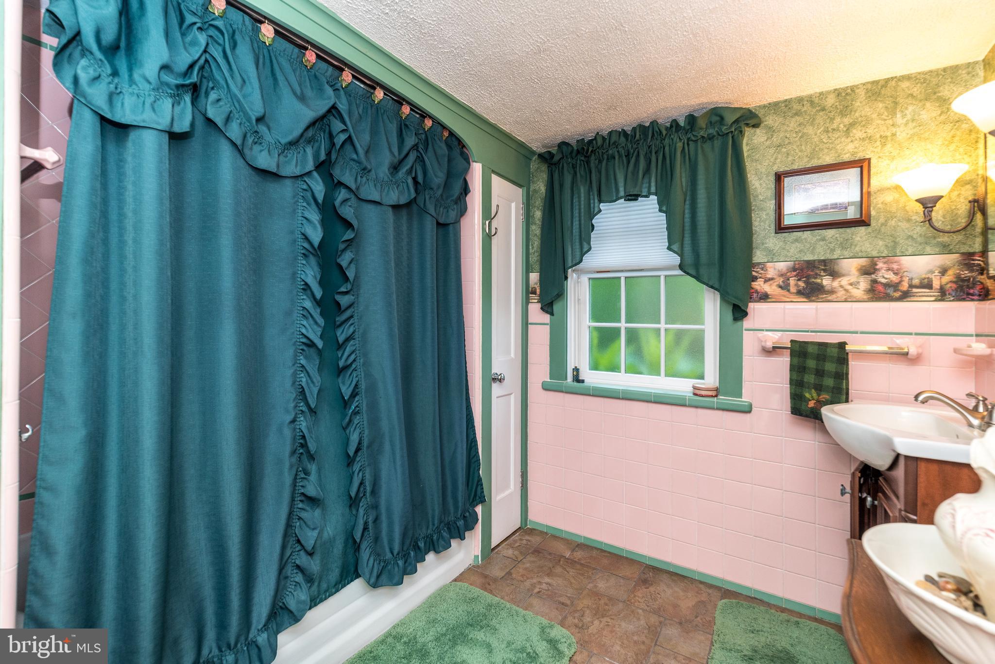 118 Wambold Road Green Lane, PA 18054 - Photo 21 of 104