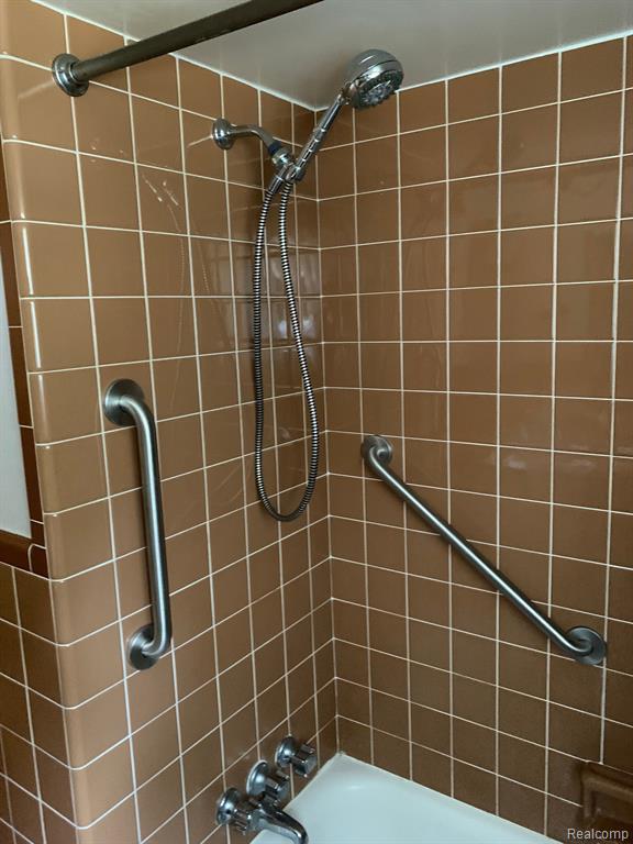 2401 Riverside Drive Port Huron, MI 48060 - Photo 15 of 29