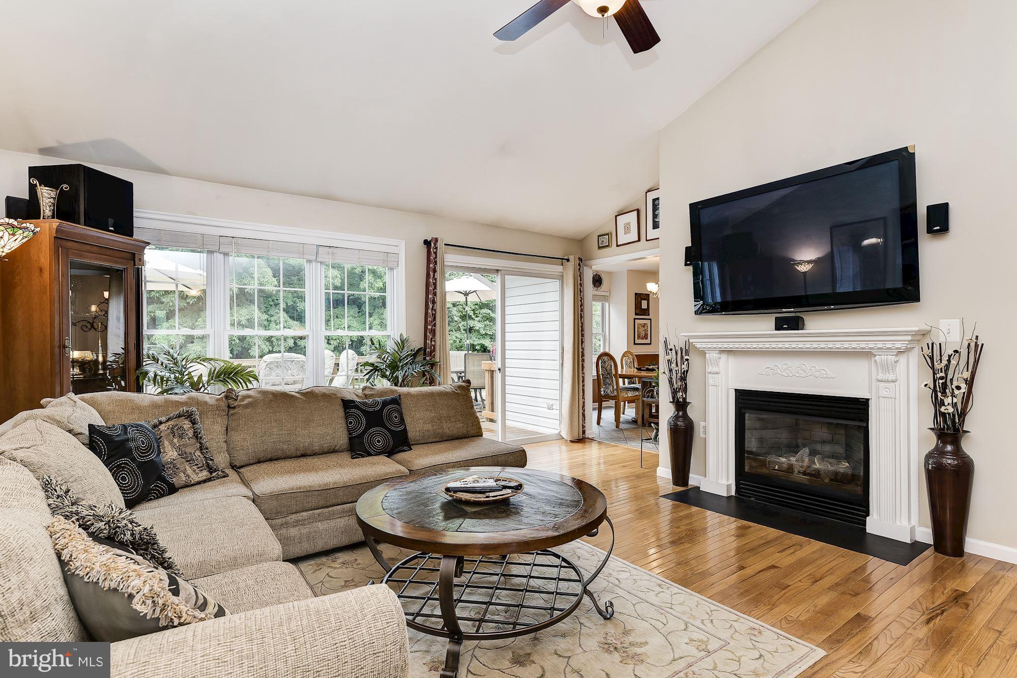 407 Prospect Road Mount Airy, MD 21771 - Photo 5 of 29 Living Room