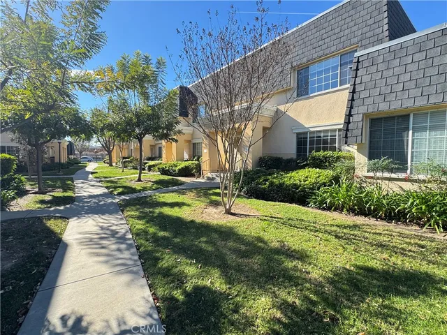 $639,900 | 19216 Hamlin Street, Unit 8, Reseda, CA 91335