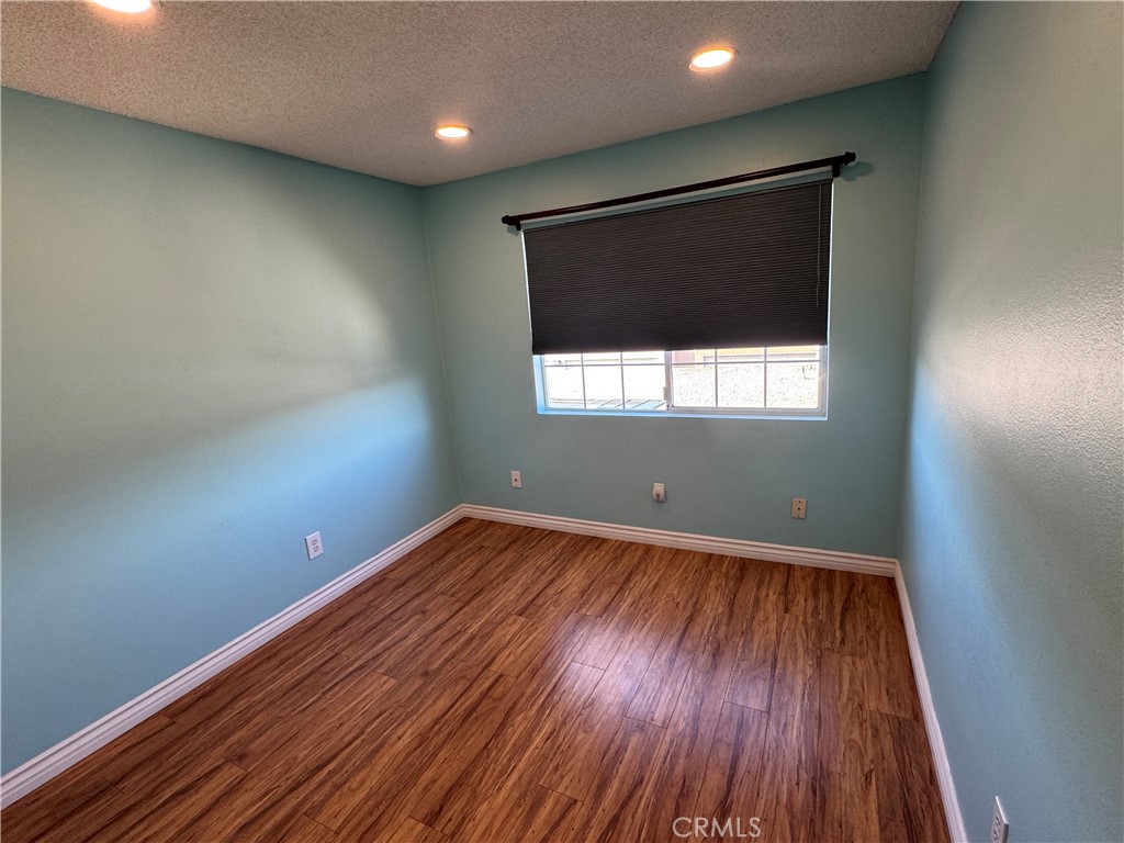 19216 Hamlin Street, Unit 8 Reseda, CA 91335 - Photo 12 of 31