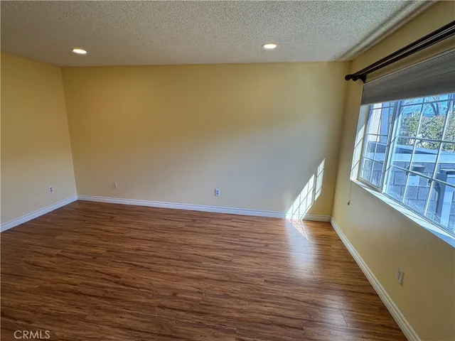 $639,900 | 19216 Hamlin Street, Unit 8, Reseda, CA 91335
