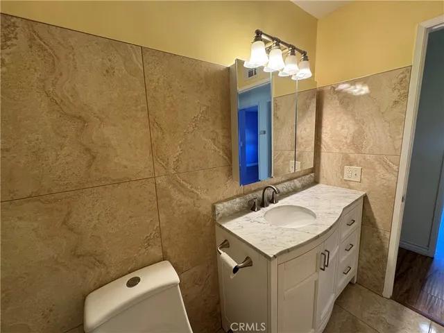 $639,900 | 19216 Hamlin Street, Unit 8, Reseda, CA 91335