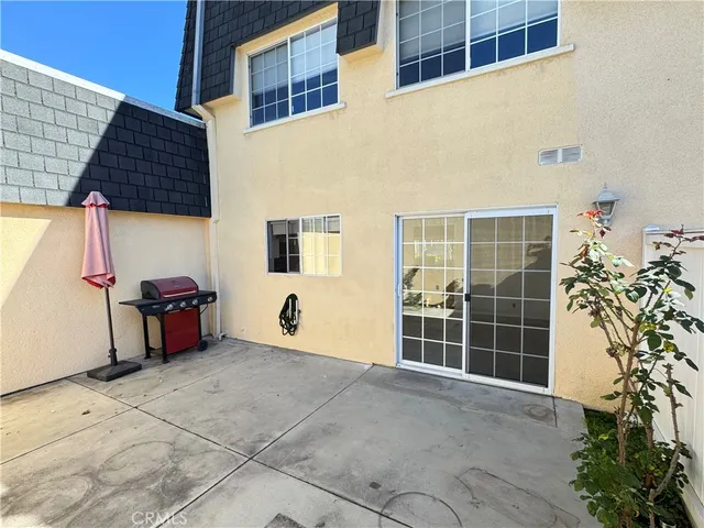 $639,900 | 19216 Hamlin Street, Unit 8, Reseda, CA 91335