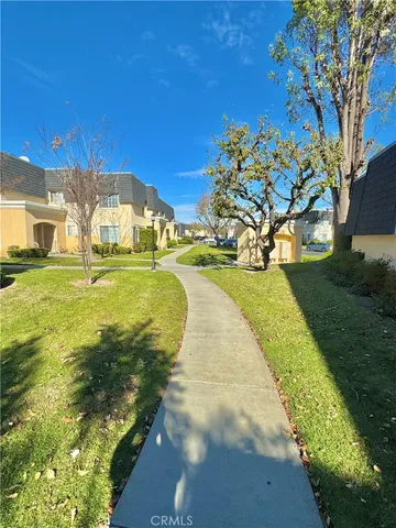 $639,900 | 19216 Hamlin Street, Unit 8, Reseda, CA 91335