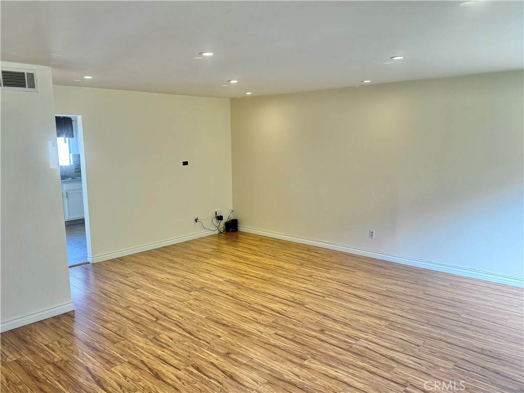 19216 Hamlin Street, Unit 8 Reseda, CA 91335 - Photo 5 of 31