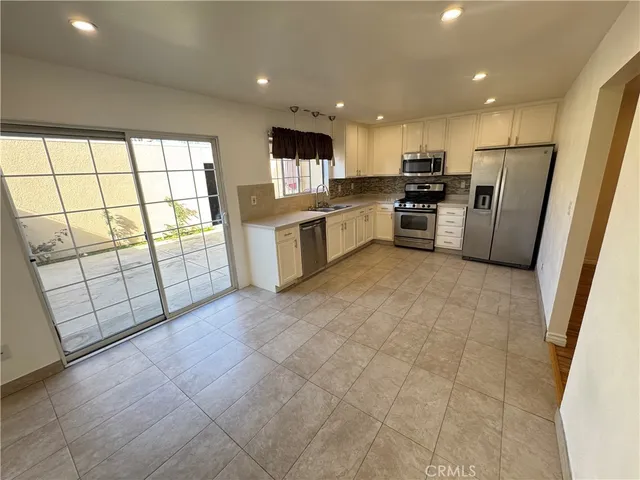 $639,900 | 19216 Hamlin Street, Unit 8, Reseda, CA 91335