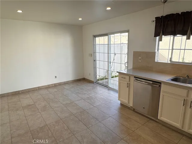 $639,900 | 19216 Hamlin Street, Unit 8, Reseda, CA 91335