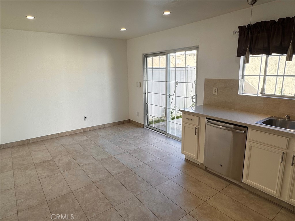 19216 Hamlin Street, Unit 8 Reseda, CA 91335 - Photo 7 of 31