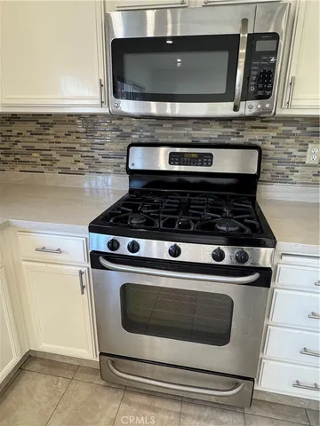 $639,900 | 19216 Hamlin Street, Unit 8, Reseda, CA 91335