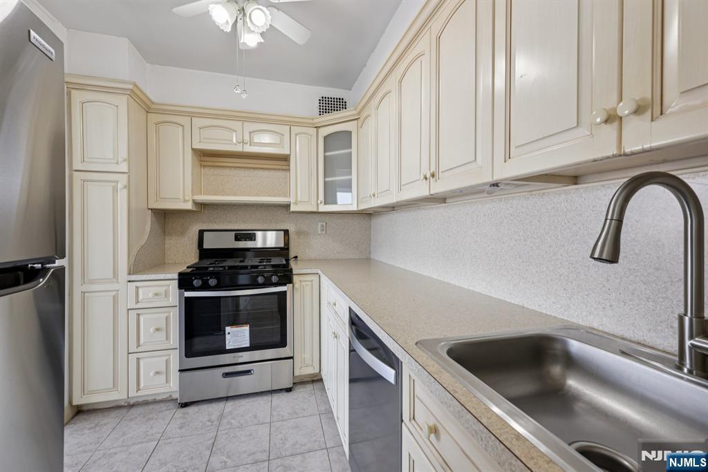 6050 Boulevard East, Unit 8E West New York, NJ 07093 - Photo 11 of 34