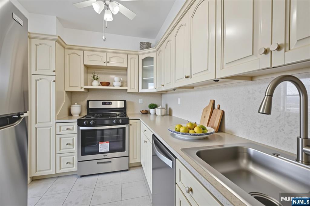 6050 Boulevard East, Unit 8E West New York, NJ 07093 - Photo 12 of 34