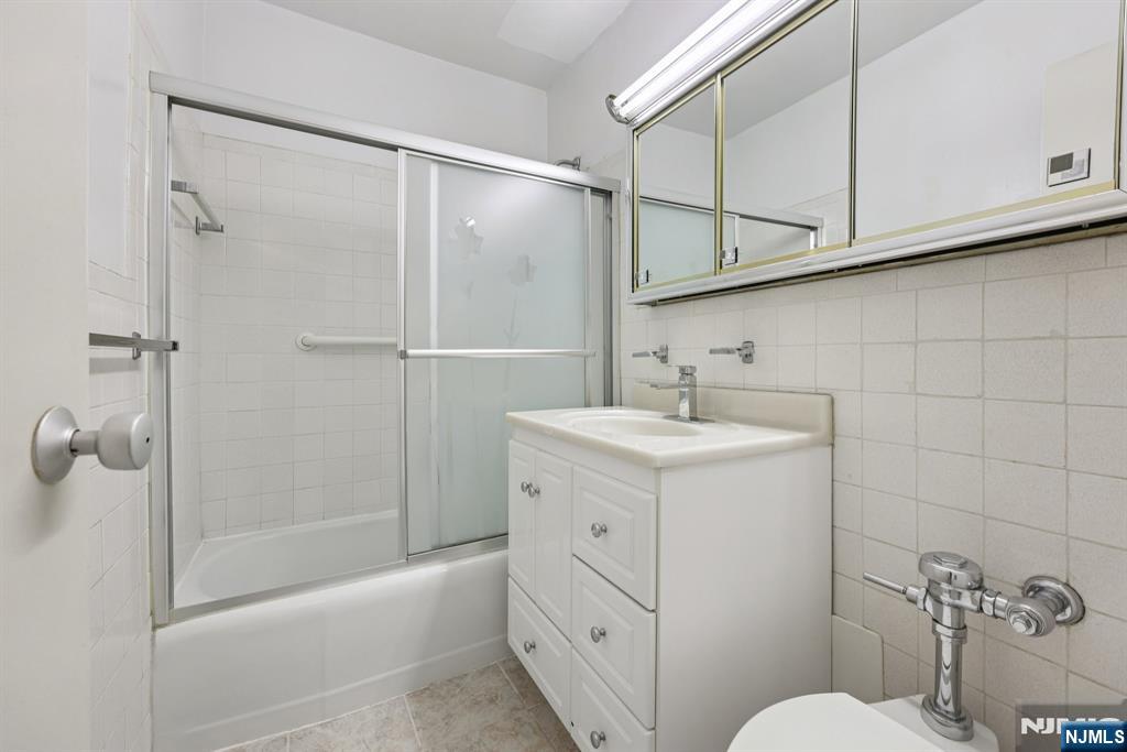 6050 Boulevard East, Unit 8E West New York, NJ 07093 - Photo 16 of 34