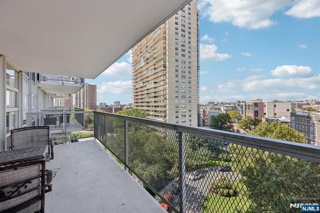6050 Boulevard East, Unit 8E West New York, NJ 07093 - Photo 17 of 34
