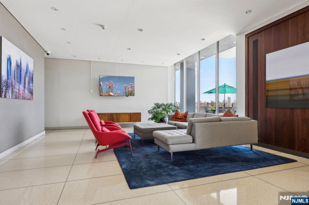 6050 Boulevard East, Unit 8E West New York, NJ 07093 - Photo 26 of 34