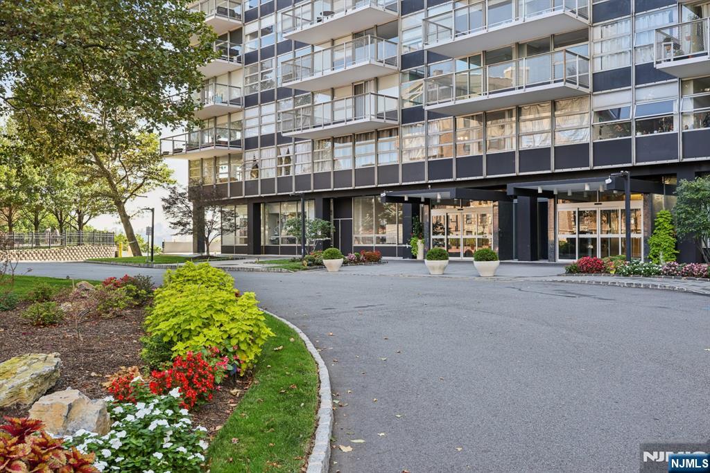 6050 Boulevard East, Unit 8E West New York, NJ 07093 - Photo 28 of 34