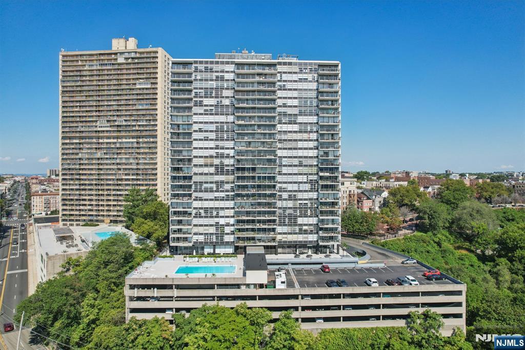 6050 Boulevard East, Unit 8E West New York, NJ 07093 - Photo 31 of 34