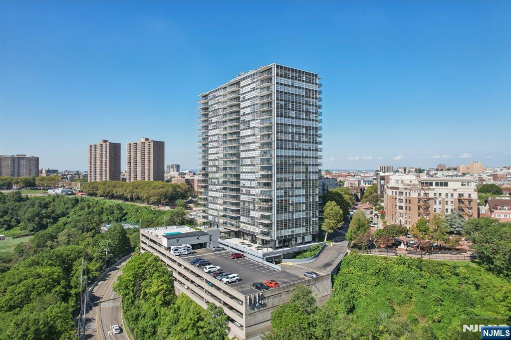 6050 Boulevard East, Unit 8E West New York, NJ 07093 - Photo 32 of 34