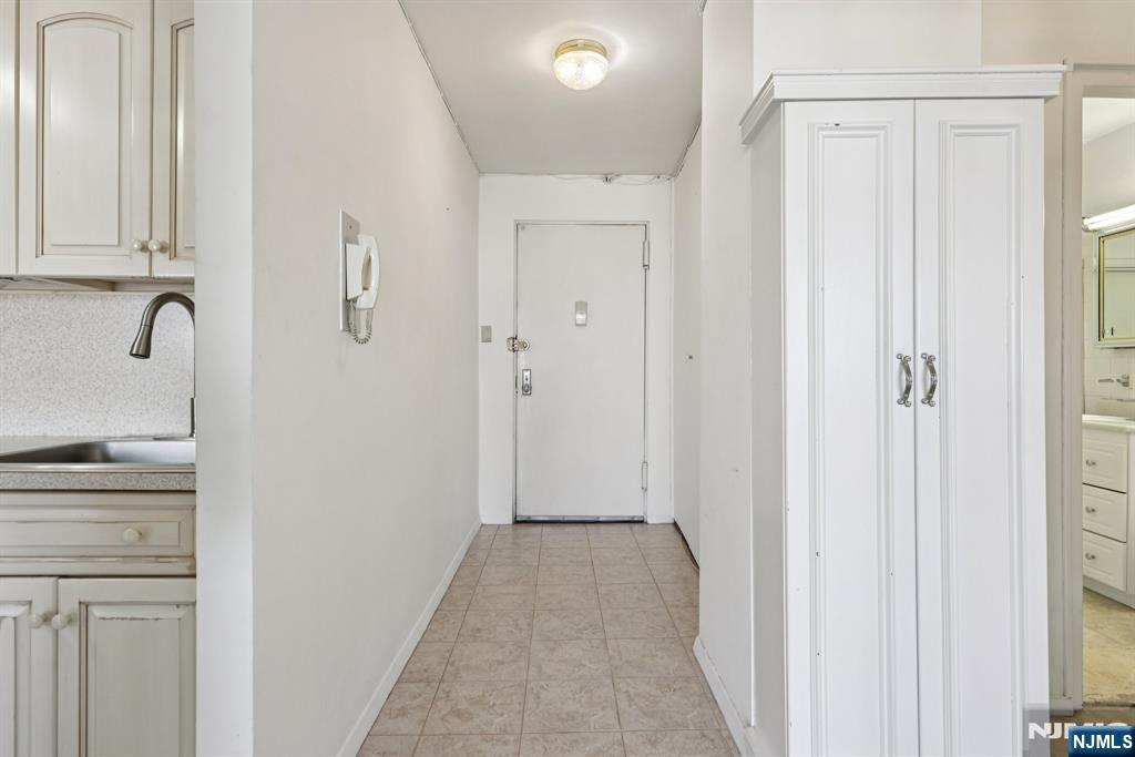 6050 Boulevard East, Unit 8E West New York, NJ 07093 - Photo 5 of 34