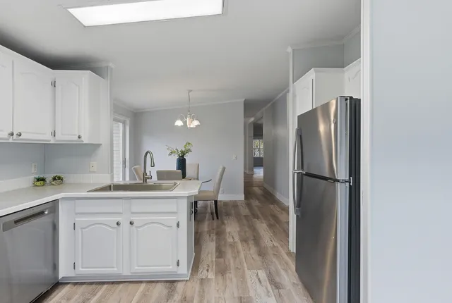 $389,000 | 20 Ledgewood Way, Manchester, NH 03104