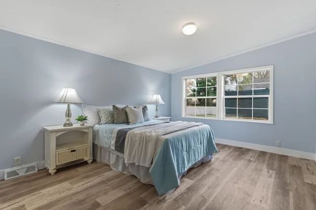 $389,000 | 20 Ledgewood Way, Manchester, NH 03104