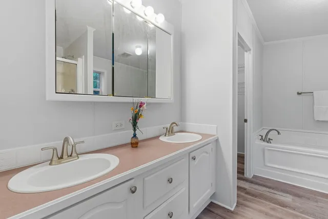 $389,000 | 20 Ledgewood Way, Manchester, NH 03104