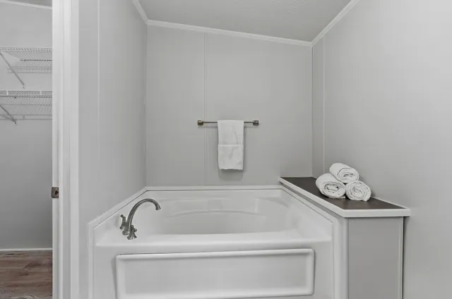 $389,000 | 20 Ledgewood Way, Manchester, NH 03104