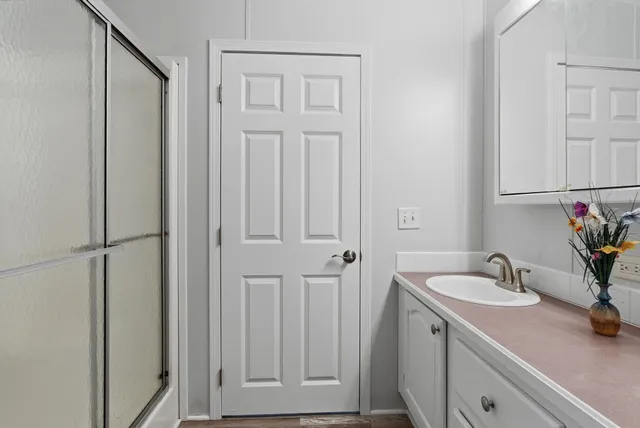 $389,000 | 20 Ledgewood Way, Manchester, NH 03104