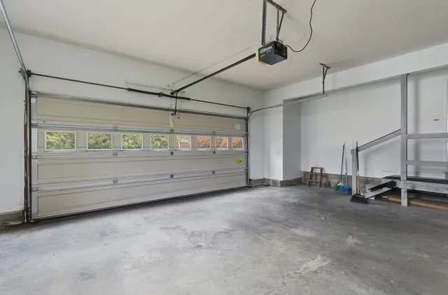 $389,000 | 20 Ledgewood Way, Manchester, NH 03104