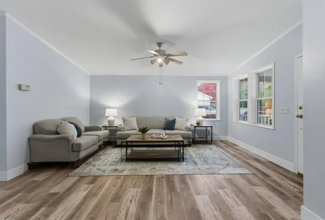 $389,000 | 20 Ledgewood Way, Manchester, NH 03104