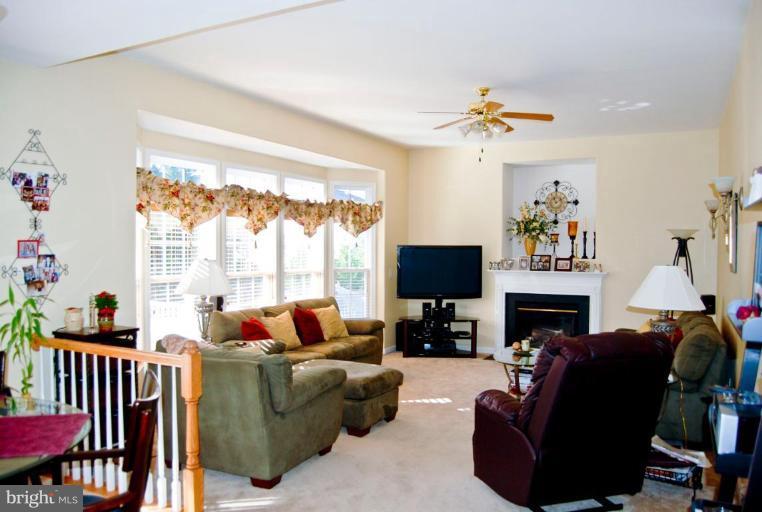 806 Rayquick Road Warrenton, VA 20186 - Photo 13 of 30 Family Room