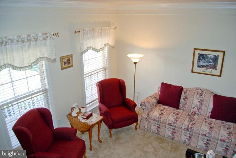 806 Rayquick Road Warrenton, VA 20186 - Photo 5 of 30 Living Room
