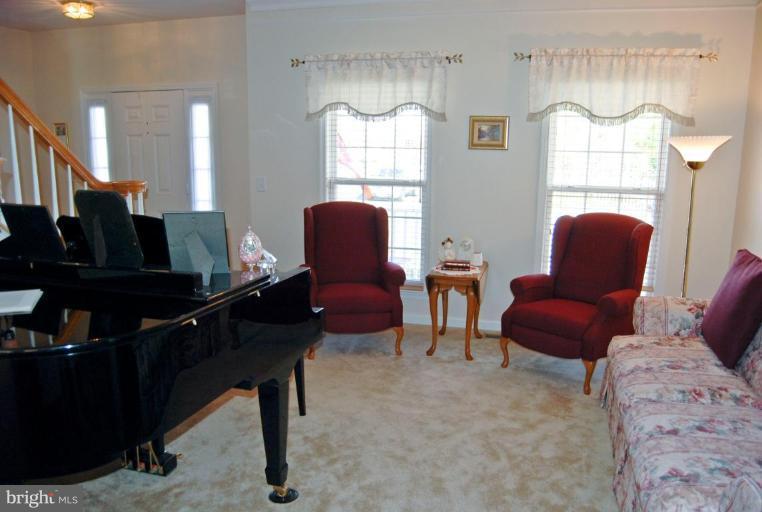806 Rayquick Road Warrenton, VA 20186 - Photo 6 of 30 Living Room #2