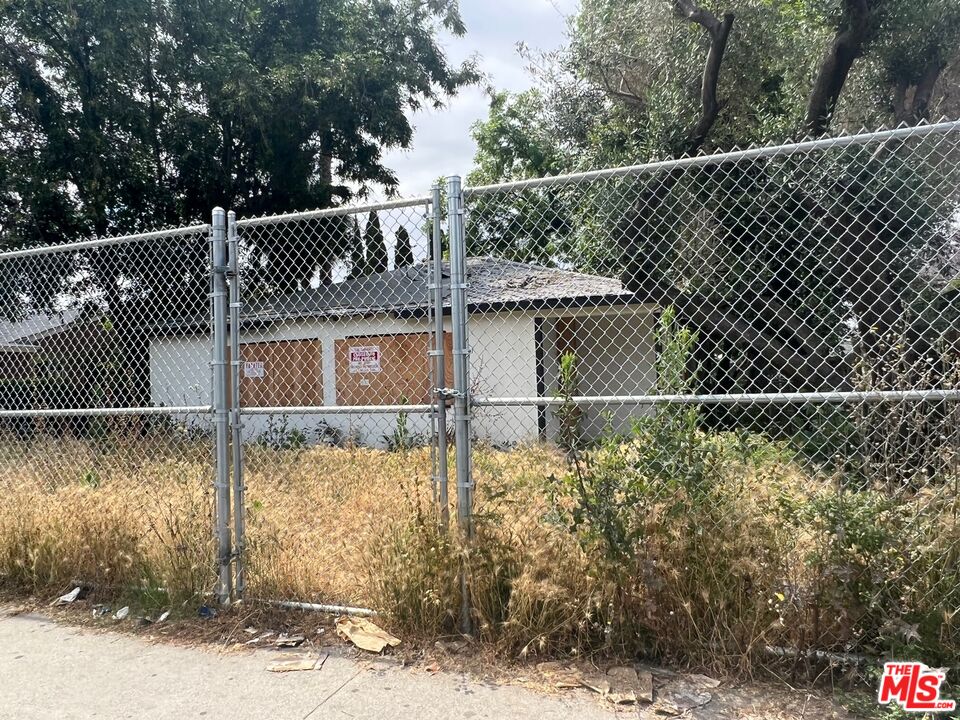 14822 Saticoy Street Van Nuys, CA 91405 - Photo 3 of 7