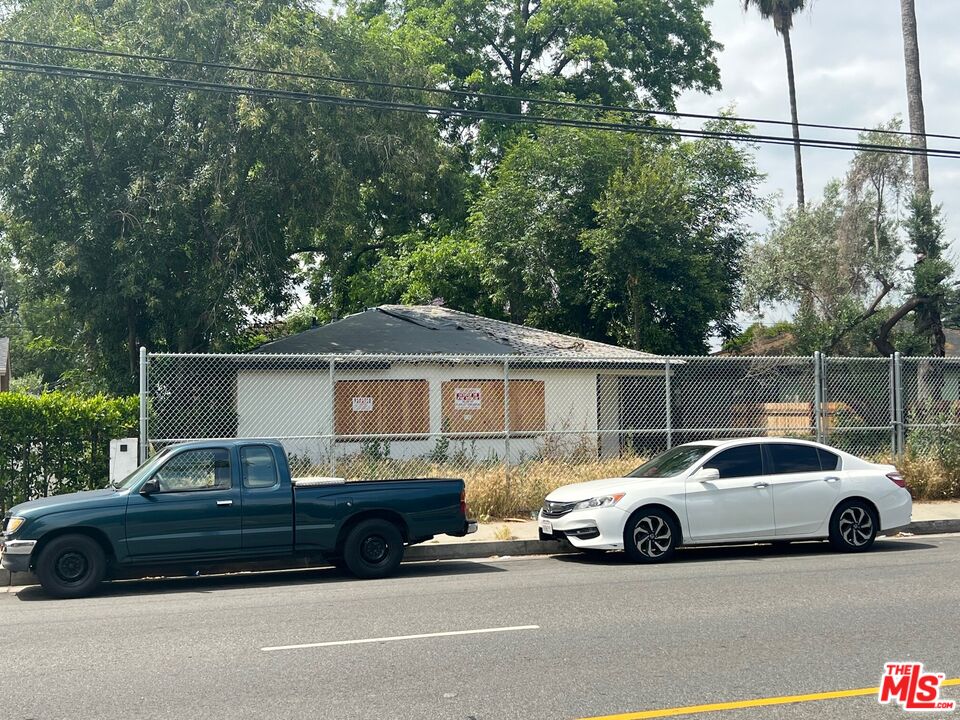 14822 Saticoy Street Van Nuys, CA 91405 - Photo 4 of 7