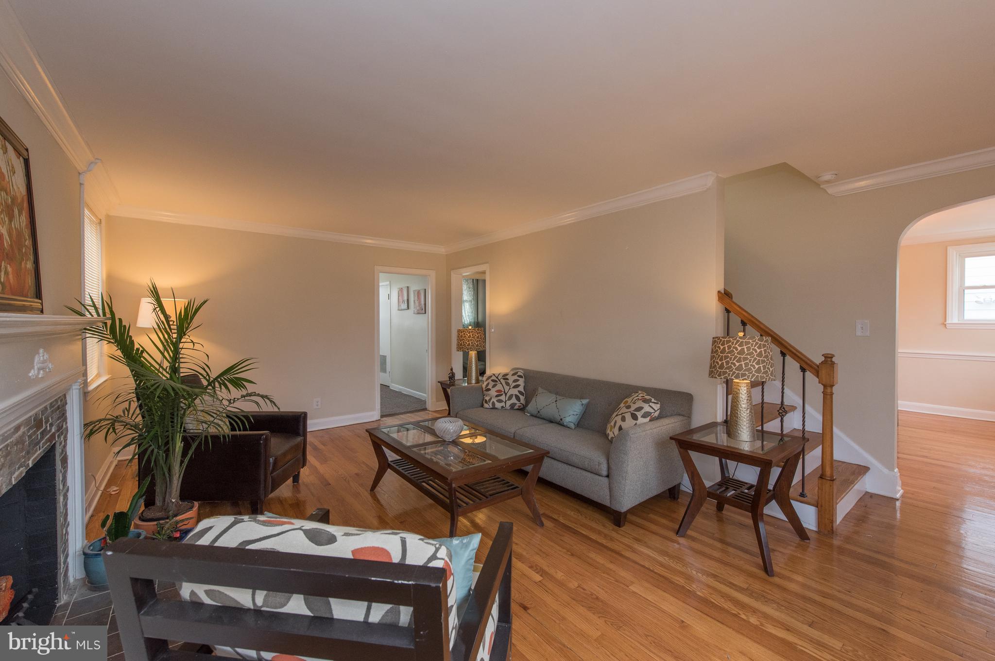 3611 Ellamont Road Baltimore, MD 21215 - Photo 4 of 30 Living Room