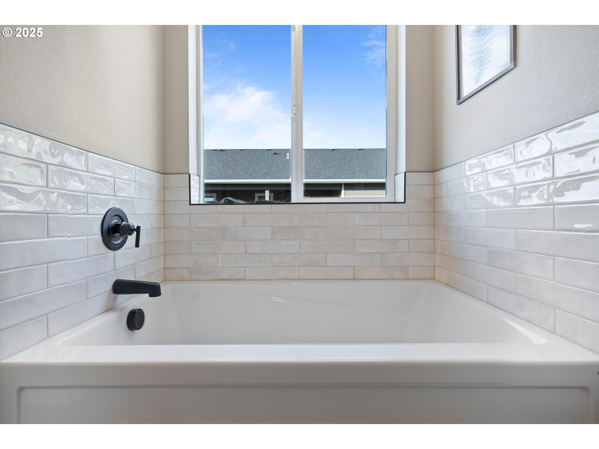 1801 Southwest 1st Street Pendleton, OR 97801 - Photo 20 of 29 a bathroom with a tub